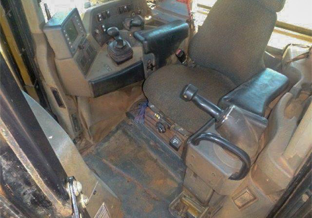 Tracks: Professional earth moving/mining/heavy machinery detailing